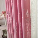 Kasteel roze gordijnen