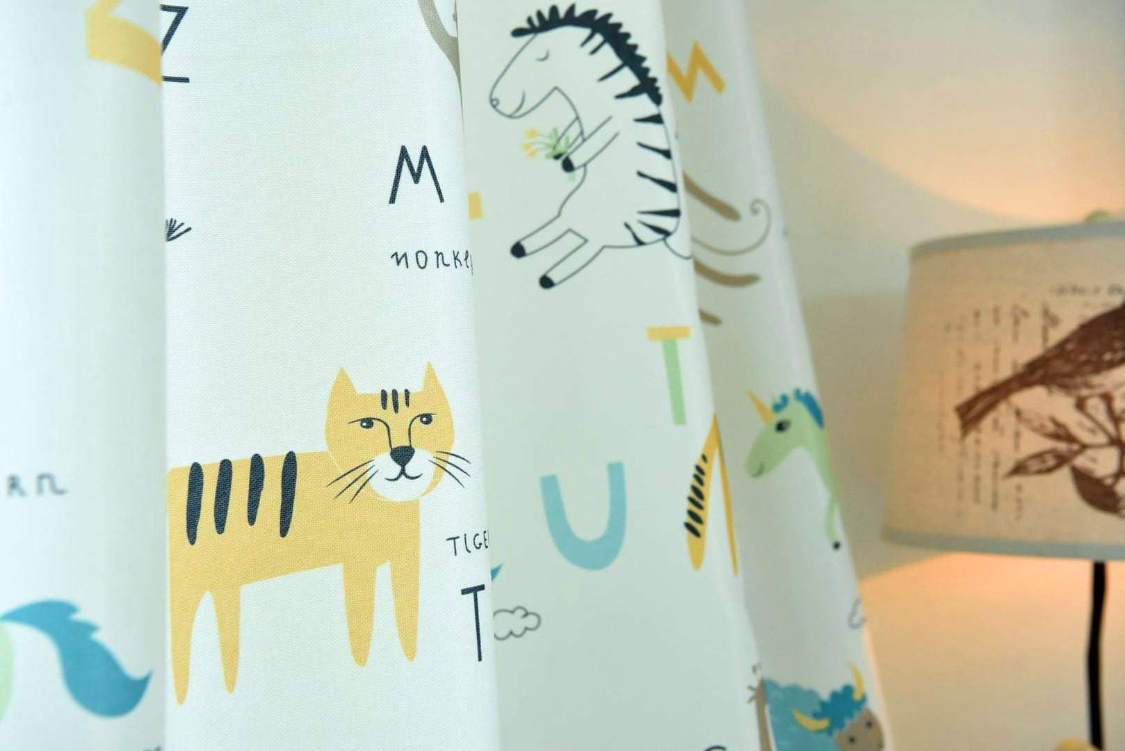 Dieren gordijn geel