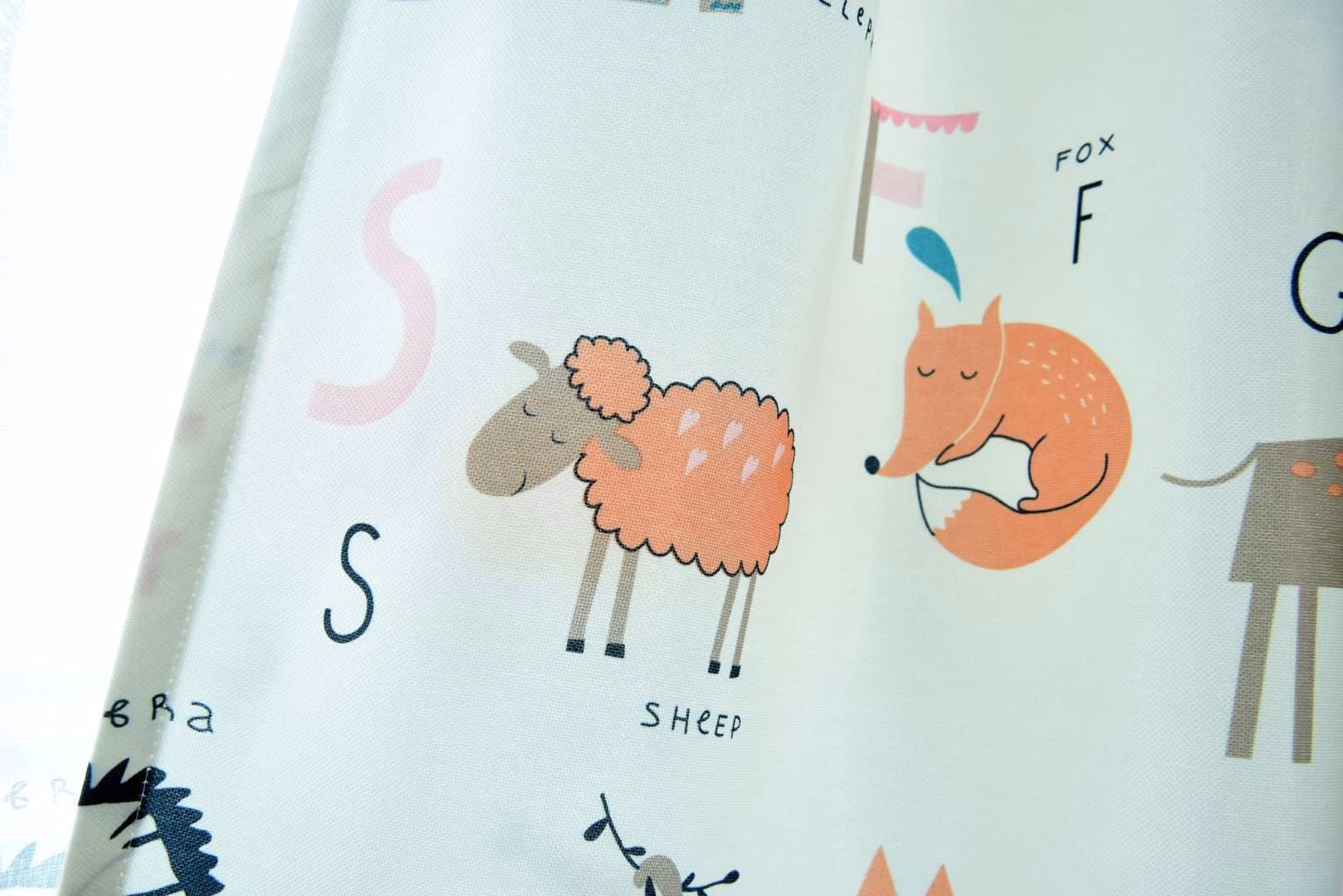 Dieren gordijn rood