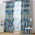 Stippen blauw gordijn