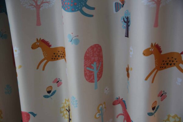 Paarden gordijn kleur taupe