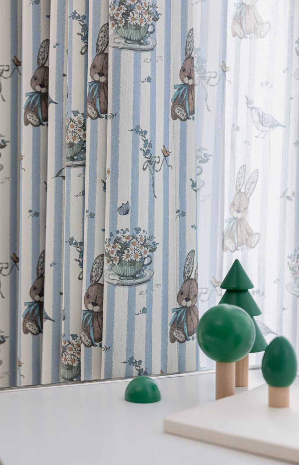 kinderkamer gordijnen combineren met print en kleur