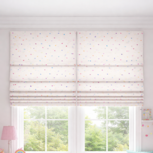 vouwgordijn met pastel hartjes voor kinderkamer