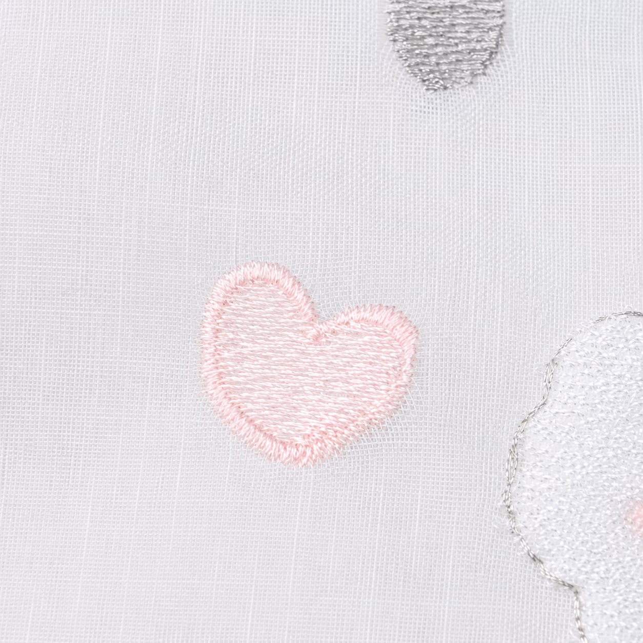 Witte kinderkamer vitrage met wolkje, roze hartje