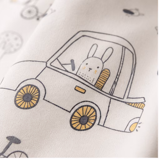 Vouwgordijn voor de kinderkamer met auto's, konijntjes, huisjes en fietsjes