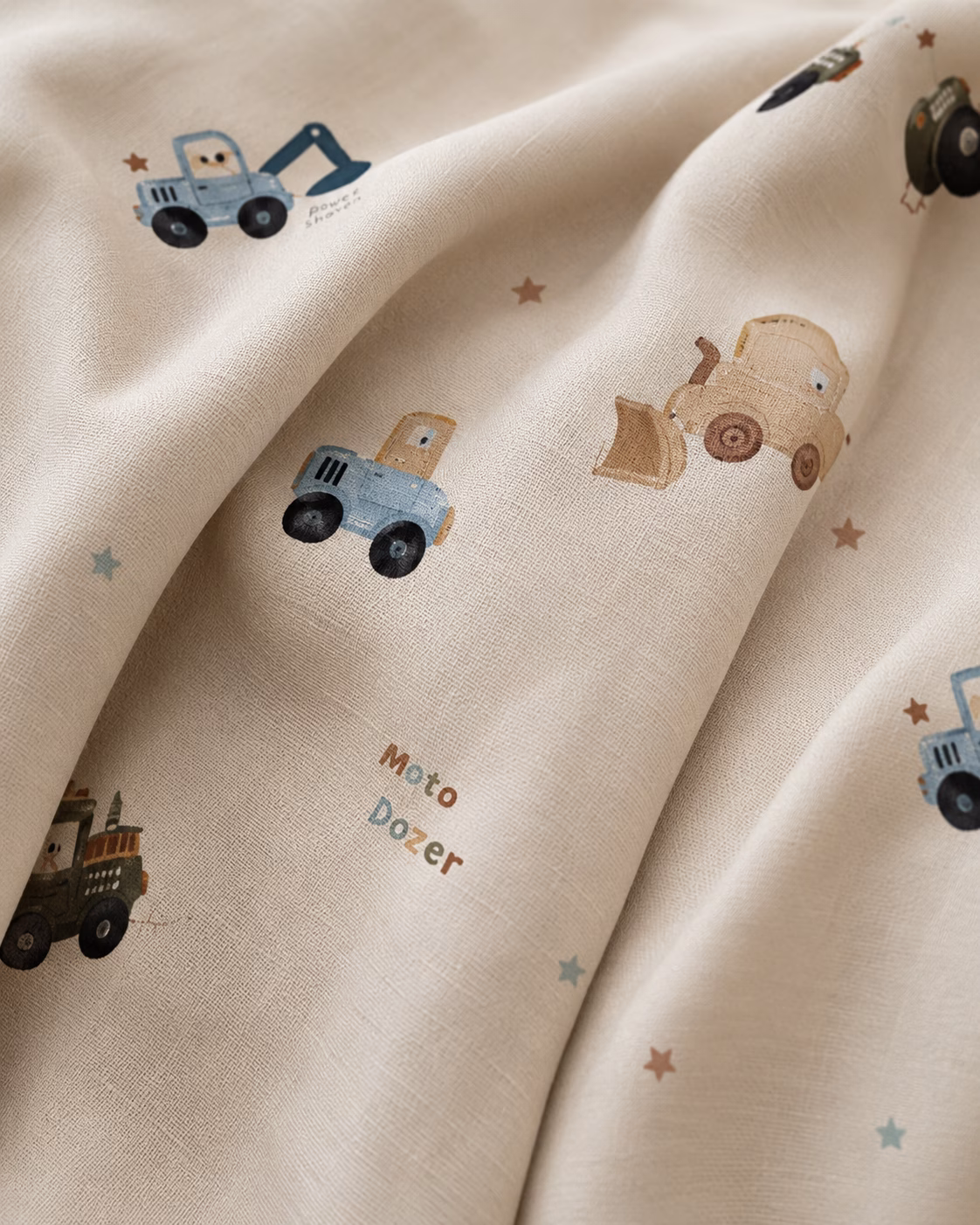 Close-up van kindergordijn met graafmachine print