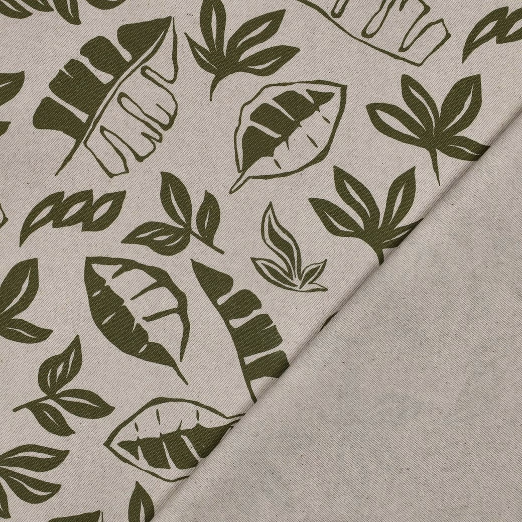 Close-up van naturel linnenlook gordijnen met groene bladprint en zachte plooien
