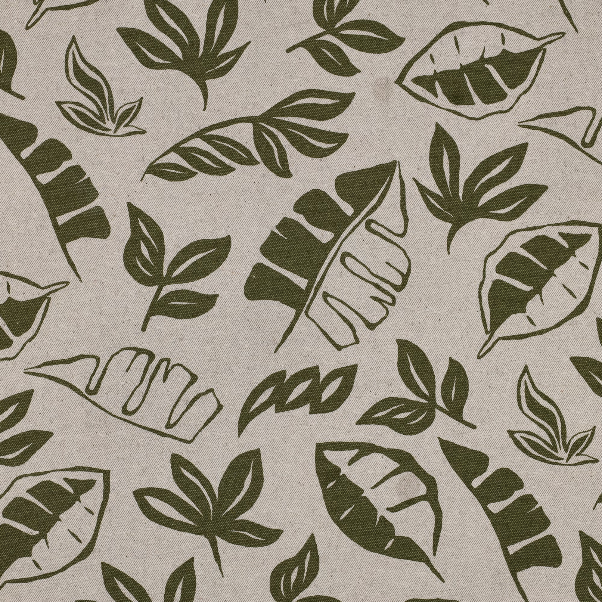 Close-up van naturel linnenlook gordijnen met groene bladprint en zachte plooien