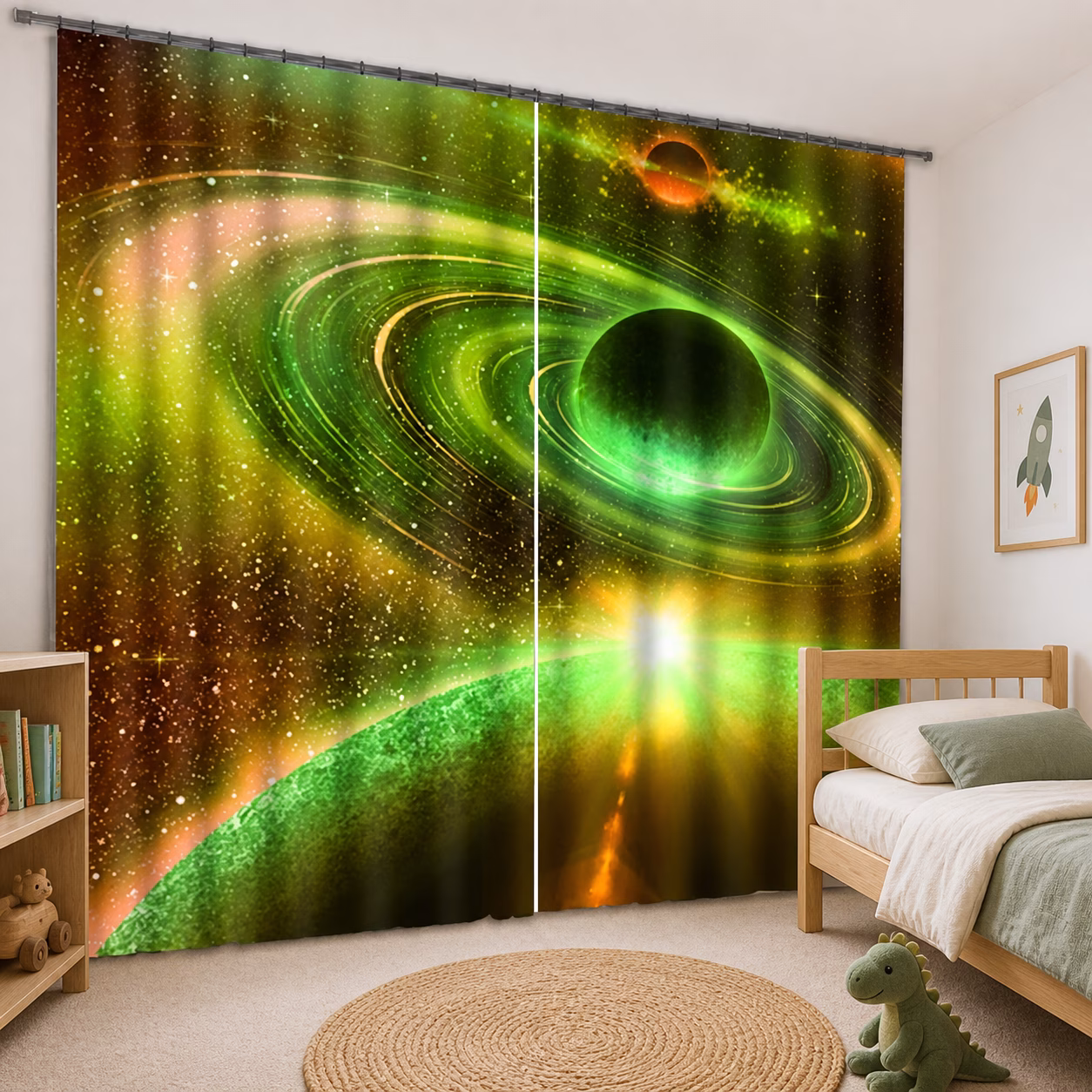 Groene ruimtegordijnen met planeten en sterren in een kinderkamer